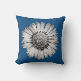 Zwarte en Witte Daisy op Klassic Blue Kussen