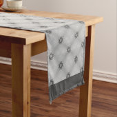 Zwarte en witte diamantfacetten lange tafelloper (Voorbeeld)