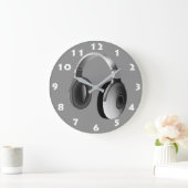 ZWARTE EN WITTE DJ-KOPTELEFOONS MET WITTE NUMMERS GROTE KLOK (Huis)