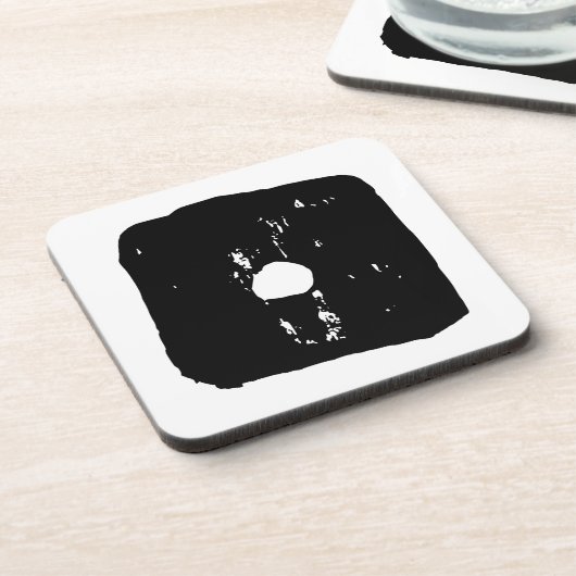 Zwarte en witte dobbelstenen #1 Rustieke Linocut Bier Onderzetter (Linkerzijde)