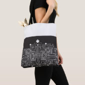 Zwarte en witte doolhofpatroon met monogram tote bag (Dichtbij)