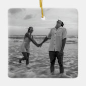 Zwarte en witte eerste kerstfoto keramisch ornament (Voorkant)