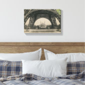 Zwarte en witte Eiffel Tower Base Canvas Afdruk (Insitu (Slaapkamer))