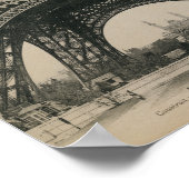 Zwarte en witte Eiffel Tower Base Poster (Hoek)