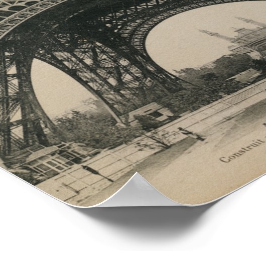 Zwarte en witte Eiffel Tower Base Poster (Hoek)