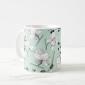 Zwarte en witte elegant orchidee, moderne munt koffiemok (Voorkant links)