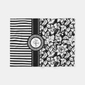 Zwarte en witte Floral Damask & Stripes Monogram Fleece Deken (Voorkant (Horizontaal))