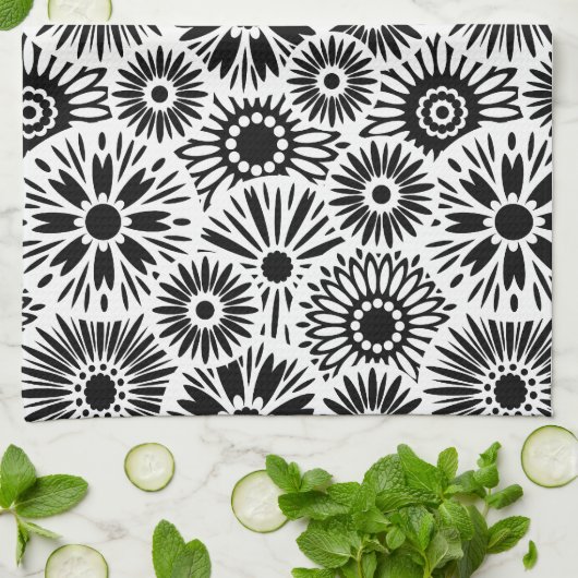 Zwarte en witte florale handdoek (Gevouwen)