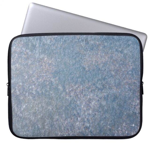 Zwarte en witte florale textiel laptop sleeve (Voorkant)