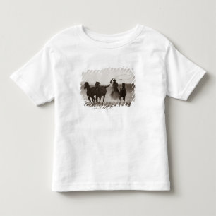 Zwarte en witte foto van een Cowboy Lassoing Horse Kinder Shirts