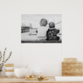 Zwarte en witte foto van een jongen en meisje.. poster (Keuken)