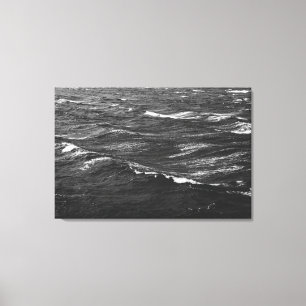 Zwarte en witte foto van een stormachtig zee canvas afdruk