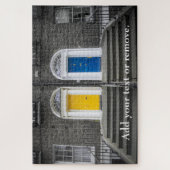 Zwarte en witte foto van geverfde deuren in Dublin Legpuzzel (Verticaal)