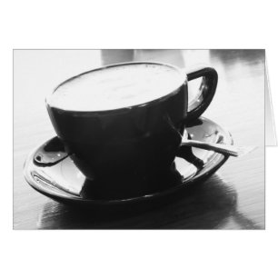 zwarte en witte foto van koffie