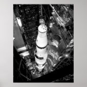  zwarte en witte foto van Saturn V Poster (Voorkant)