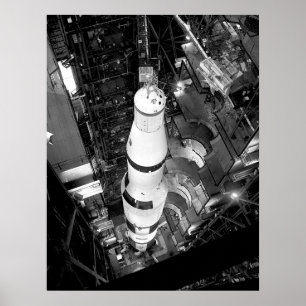  zwarte en witte foto van Saturn V Poster