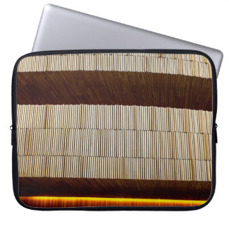 Zwarte en witte gestreepte textielstof laptop sleeve