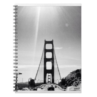 Zwarte en witte Golden Gate Bridge Notitieboek