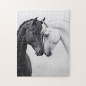 Zwarte en witte hengst paardenkunst legpuzzel (Verticaal)