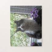 Zwarte en witte kat en bloemen. legpuzzel (Verticaal)