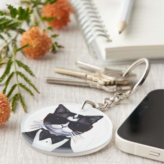 Zwarte en witte kat in een Stropdas van Tuxedo en Sleutelhanger (Voorkant Rechts)