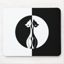 Zwarte en witte katten