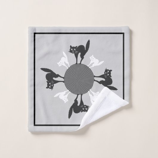 Zwarte en witte kattencarrousel op grijze achtergr bad handdoek (Wasdoekje)