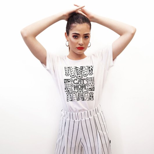 Zwarte en witte kattenmoeder met kattenpoten t-shirt