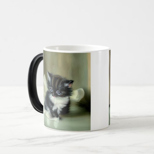 zwarte en witte keuken tongen tikken uit magische mok (Voorkant links)