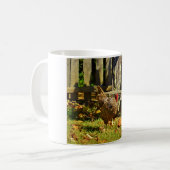 Zwarte en witte kip op de boerderij koffiemok (Voorkant links)