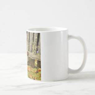 Zwarte en witte kip op de boerderij koffiemok