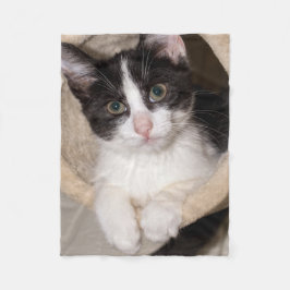 Zwarte en witte kitten fleece deken
