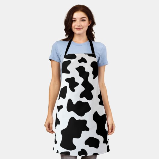 Zwarte en witte Koe Huid Schort (Gedragen)
