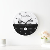 Zwarte en witte koffie die dagelijks wordt geserve grote klok (Huis)