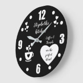 Zwarte en witte koffiebeker liefdeskeuken grote klok (Hoek)