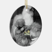 Zwarte en witte kuikens met gele kippen keramisch ornament (Rechts)