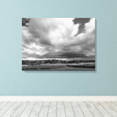Zwarte en witte landfoto op canvas (Insitu (Houten vloer))