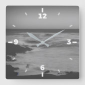Zwarte en witte minimale monochrome kust vierkante klok (Voorkant)