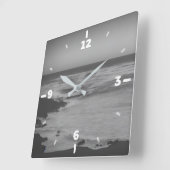 Zwarte en witte minimale monochrome kust vierkante klok (Hoek)