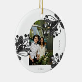 Zwarte en witte mistletoe-paren Kerstmis Keramisch Ornament (Rechts)