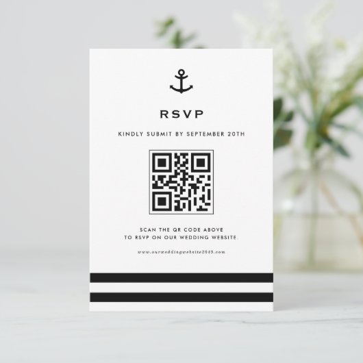 Zwarte en witte moderne anchor Nautical QR Code RSVP Kaartje (Staand voorkant)