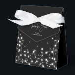 Zwarte en witte mousserende lichten Dank u Bedankdoosjes<br><div class="desc">Een kerstkreet van mousserende lichten tegen een zwarte achtergrond. De het manuscriptdoopvont van "Dank u"is een afbeelding - zodat kan het worden re-size, worden geroteerd en worden anders geplaatst. De rest van de tekst kan volledig worden bewerkt. Andere kleuren, verschillende formaten/vormen van voorkeuren en coördinerende items zijn beschikbaar in mijn...</div>