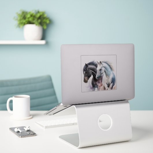 Zwarte en witte paarden in Waterverf Sticker (Laptop op bureau)