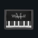 Zwarte en witte pianosleutels, aangepast monogram drievoud portemonnee<br><div class="desc">Zwart-witte pianosleutels,  aangepast monogram,  drievoudig Wallet. Gepersonaliseerd kerstcadeauidee of kerstcadeauidee voor pianspeler,  pianist,  muziekleraar,  leraar,  studenten,  muzikant,  kinderen,  jongen,  meisje,  zoon,  dochter,  enz. Beschikbaar in verschillende kleuren zoals rood zwart of blauw. Klassiek toetsenbordontwerp met monogrammed name initiaal.</div>