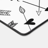 Zwarte en witte pijlen en harten bureaumat (Hoek)