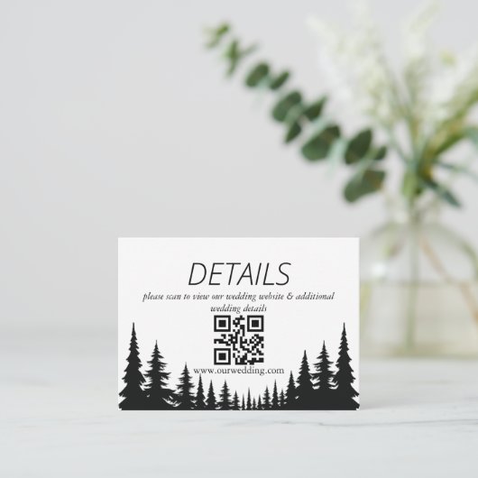 Zwarte en Witte Pijnbomen Winter Wedding QR Code Informatiekaartje (Staand voorkant)