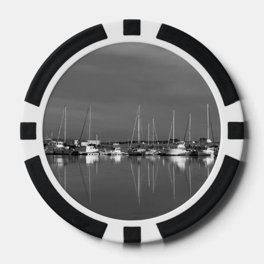 Zwarte en witte pokerfiches, boten pokerchips (Voorkant)