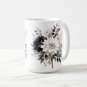 Zwarte en witte rozen en madeliefjes op wit koffiemok (Voorkant rechts)
