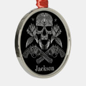 Zwarte en witte schedel en Pistolen Metalen Ornament (Rechts)