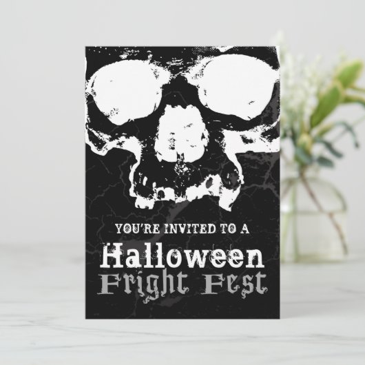 Zwarte en witte schedel Grungy Halloween Fright Pa Kaart (Staand voorkant)